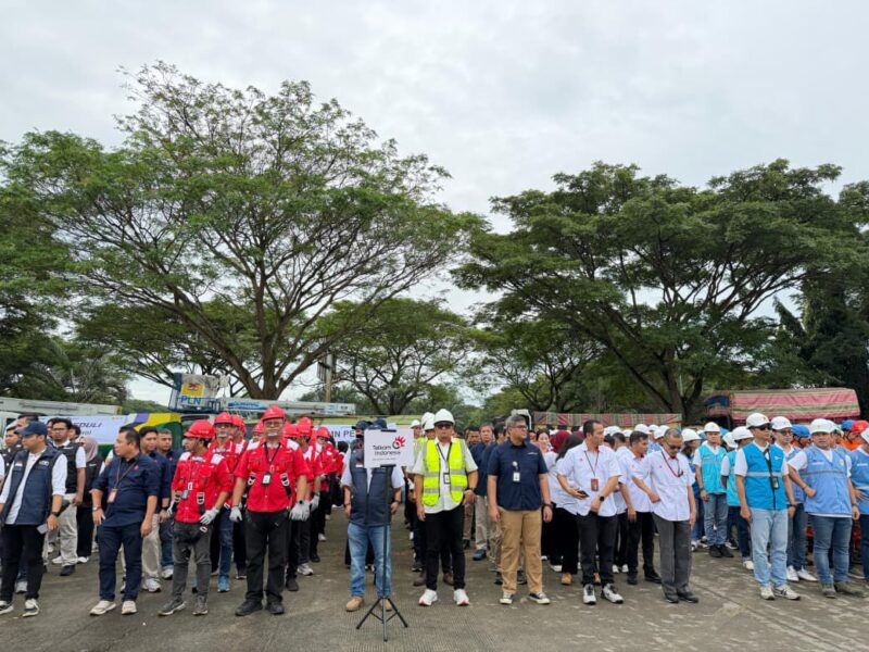 Apel kesiapan Relawan BUMN Peduli di area Bandara Kualanamu, Sumatra Utara, Jumat (19/12).