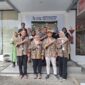 AVP External Communication Sabri Rasyid bersama dengan para pelaku UMKM lokal pada acara Pelatihan “Tips Menjinakkan AI untuk UMKM” yang digelar di Rumah BUMN Telkom Pekalongan pada Selasa (2/12).