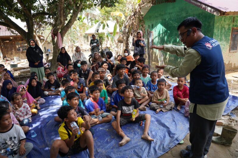 Kegiatan trauma healing bagi anak-anak terdampak bencana Sumatera oleh TelkomGroup.