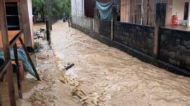 Kondisi banjir di Kabupaten Aceh Selatan, Provinsi Aceh. Petugas gabungan telah turun ke lokasi terdampak, Kamis (28/11). (BPBD Kabupaten Aceh Selatan)