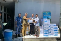 Bantuan pangan dan non-pangan yang dikirimkan melalui helikopter ke wilayah terdampak bencana, khususnya di wilayah yang terisolir, pada Senin (1/12). Bantuan tersebut dikirimkan dengan helikopter Basarnas dan TNI AU menuju wilayah Kabupaten Solok, Pasaman Barat dan Agam. (BNPB)