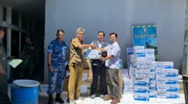 Bantuan pangan dan non-pangan yang dikirimkan melalui helikopter ke wilayah terdampak bencana, khususnya di wilayah yang terisolir, pada Senin (1/12). Bantuan tersebut dikirimkan dengan helikopter Basarnas dan TNI AU menuju wilayah Kabupaten Solok, Pasaman Barat dan Agam. (BNPB)