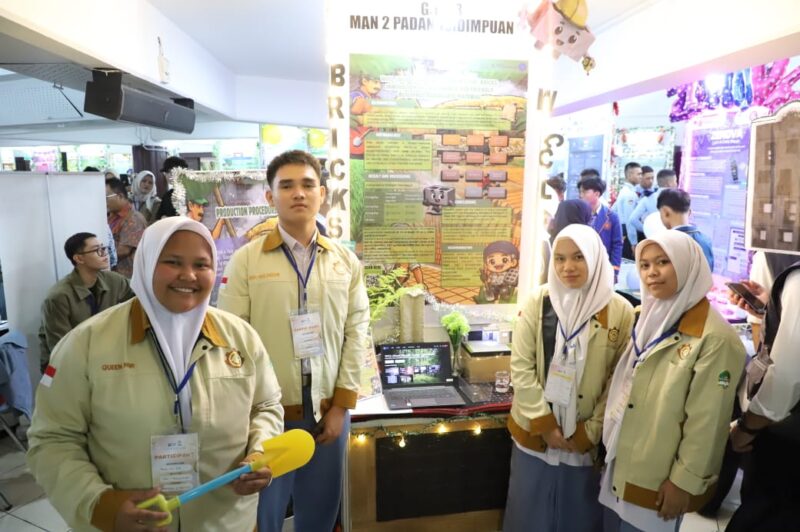 Siswa & Siswi MAN 2 Padang Sidimpuan dalam ajang pameran Global Youth Invention and Innovation Fair (GYIIF) dan Indonesia Young Moslem Inventor Award (IYMIA), di Kampus IPB Bogor (Jum'at, 16/01/2026)