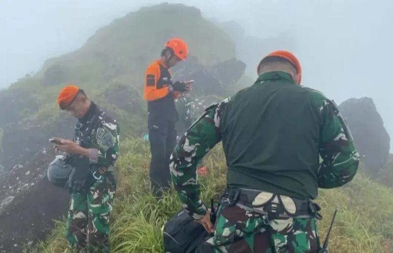(Puspen TNI). Tentara Nasional Indonesia (TNI) melalui Tim Search and Rescue (SAR) TNI Angkatan Udara berhasil menemukan lokasi jatuhnya pesawat ATR 42-500 milik Indonesia Air Transport (IAT) di Gunung Bulusaraung, Kabupaten Maros, Sulawesi Selatan, Minggu (18/1/2026).