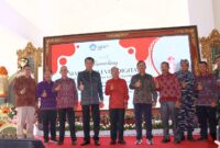 Gubernur Bali Wayan Koster bersama Direktur Bisnis Metranet Faisal Yusuf meresmikan peluncuran siaran televisi digital dari Turyapada Tower KBS 6.0 Kerthi Bali yang berlokasi di Desa Adat Amertasari, Kecamatan Sukasada, Kabupaten Buleleng, Sabtu (27/12).