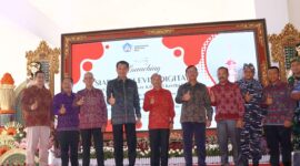 Gubernur Bali Wayan Koster bersama Direktur Bisnis Metranet Faisal Yusuf meresmikan peluncuran siaran televisi digital dari Turyapada Tower KBS 6.0 Kerthi Bali yang berlokasi di Desa Adat Amertasari, Kecamatan Sukasada, Kabupaten Buleleng, Sabtu (27/12).