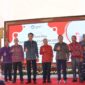 Gubernur Bali Wayan Koster bersama Direktur Bisnis Metranet Faisal Yusuf meresmikan peluncuran siaran televisi digital dari Turyapada Tower KBS 6.0 Kerthi Bali yang berlokasi di Desa Adat Amertasari, Kecamatan Sukasada, Kabupaten Buleleng, Sabtu (27/12).