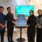 Penyerahan Donasi Pakaian Layak Pakai dari Program CSR Thrift & Give dalam Rangka HUT ke-15 Nuon kepada Clothes for Charity di Jakarta Rabu, (17/12).