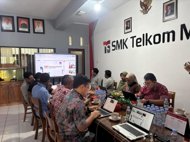 Pemaparan program pelatihan serta sertifikasi berstandar internasional bersama Microsoft, Fortinet, Huawei, dan Google untuk memperkuat kompetensi talenta digital guru dan siswa SMK Telkom, Jumat (23/1).