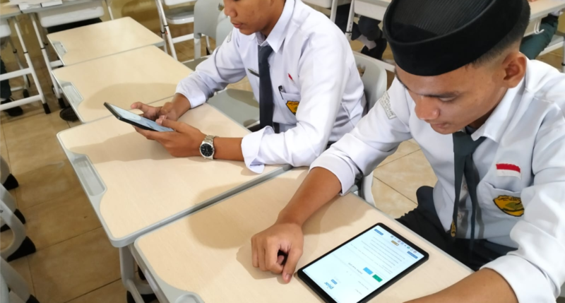 Sejumlah siswa mengakses ujian digital melalui platform PIJAR saat pelaksanaan PAS Ganjil Tahun Ajaran 2025/2026
