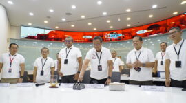 TelkomGroup menggelar Kick-Off Posko TelkomGroup SIAGA RAFI 2026 di Command Center Telkom Integrated Operation Center (TIOC) Jakarta yang dihadiri oleh Direktur Network Telkom Nanang Hendarno (ketiga dari kanan).