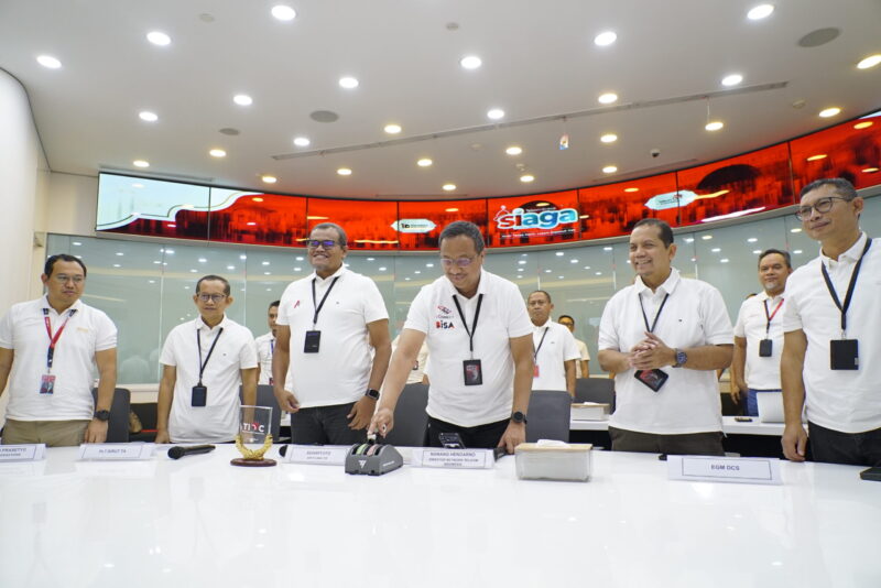 TelkomGroup menggelar Kick-Off Posko TelkomGroup SIAGA RAFI 2026 di Command Center Telkom Integrated Operation Center (TIOC) Jakarta yang dihadiri oleh Direktur Network Telkom Nanang Hendarno (ketiga dari kanan).