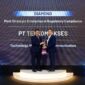 VP Corporate Legal & Secretary Telkom Akses Rizky Kurniawan mewakili Telkom Akses menerima penghargaan “Most Strategic Enterprise in Regulatory Compliance” kategori Technology, Media and Telecommunication PROSPER B dalam ajang Indonesia Regulatory Compliance Awards (IRCA) 2026 yang diselenggarakan oleh hukumonline.com di Jakarta, Jumat (22/5). 