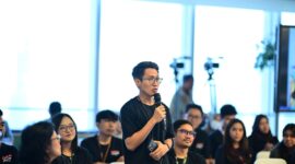 Peserta Culture Agent/Culture Booster Meet & Greet (CAMG) 2026menyampaikan pandangan dalam sesi Sharing Session yang menjadi ruang bagi para peserta untuk saling bertukar pengalaman dan pembelajaran mengenai implementasi budaya perusahaan secara konsisten serta memberikan dampak positif terhadap organisasi maupun bisnis.