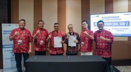 Penandatanganan Berita Acara Kesepakatan (BAK) Pembangunan Sistem Komunikasi Kabel Laut (SKKL) SUB-2 oleh Direktur Planning InfraNexia Ronny Arnaz (ketiga dari kiri) & Direktur Utama CCSI-KD Peter Djatmiko (ketiga dari kanan), disaksikan langsung oleh Direktur Network Telkom Nanang Hendarno (kedua dari kiri) & Direktur Utama InfraNexia Lukman Hakim Abd. Rauf (paling kiri).