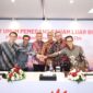 (kiri ke kanan) Direktur Keuangan & Manajemen Risiko Telkom Arthur Angelo Syailendra, Direktur Network Telkom Budi Satria Dharma Purba, Direktur Utama Telkom  Nanang Hendarno, Direktur Legal & Compliance Telkom Andy Kelana, Direktur Strategic Business Development & Portfolio Telkom  Seno Soemadji, dan Direktur Human Capital Management Telkom Willy Saelan usai rangkaian agenda Rapat Umum Pemegang Saham Luar Biasa (RUPSLB) Telkom, Rabu (30/9).