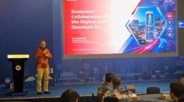 Direktur Strategic Business Development & Portfolio Telkom Seno Soemadji menyampaikan paparan dalam Indonesia Higher Education CIO Forum 2026 di Institut Teknologi Bandung.