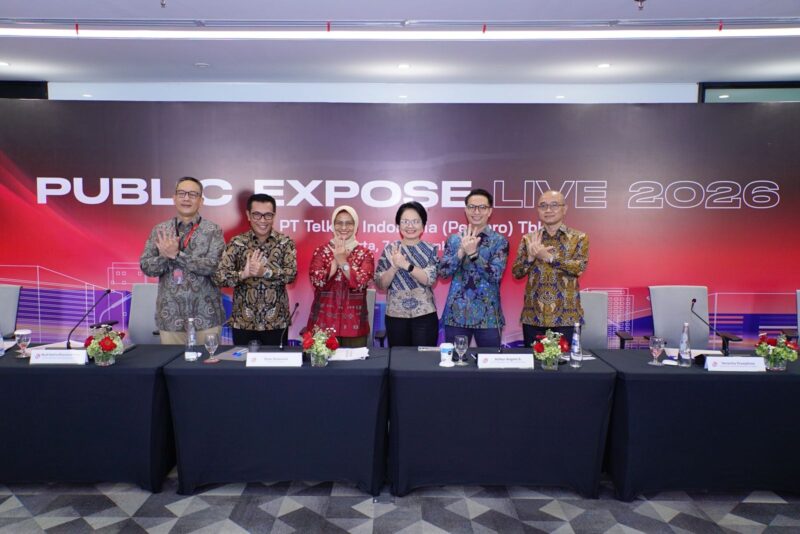 SVP Group Sustainability & Corporate Communication Ahmad Reza, Direktur Wholesale and International Service Telkom Budi Satria Dharma Purba, Direktur Utama Telkom Dian Siswarini, Direktur Enterprise and Business Service Telkom Veranita Yosephine, Direktur Keuangan dan Manajemen Risiko Telkom Arthur Angelo Syailendra serta Direktur Keuangan dan Manajemen Risiko Telkomsel Daru Mulyawan pada kegiatan Public Expose Live 2026, Senin (7/9).