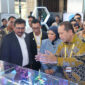 Menteri Komunikasi dan Digital RI Meutya Hafid (tengah) mengunjungi booth TelkomGroup pada gelaran Bali Tech Week (BTW) 2026 di Bali Beach Convention Center, Denpasar, Senin (19/10). Didampingi Direktur Network Telkom Budi Satria Dharma Purba, Meutya meninjau peran NeutraDC dalam mendukung pengembangan infrastruktur AI-ready data center sebagai bagian dari upaya memperkuat kedaulatan ekosistem digital dan kecerdasan buatan (AI) di Indonesia.