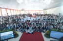 Guru dan siswa Sekolah Rakyat Terpadu Kulon Progo berfoto bersama dalam rangkaian program Connect.in-Spirasi: Yogyakarta Chapter 2026 yang diselenggarakan Telkom berkolaborasi dengan Kementerian Sosial RI pada 22–23 Oktober 2026. Melalui program ini, Telkom memperkuat kapasitas 59 guru serta mendukung pembelajaran interaktif bagi 537 siswa melalui pengenalan teknologi digital, materi STEM, dan pengembangan wawasan untuk mendukung pendidikan yang inklusif dan berkualitas.