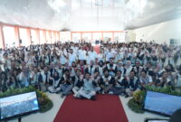 Guru dan siswa Sekolah Rakyat Terpadu Kulon Progo berfoto bersama dalam rangkaian program Connect.in-Spirasi: Yogyakarta Chapter 2026 yang diselenggarakan Telkom berkolaborasi dengan Kementerian Sosial RI pada 22–23 Oktober 2026. Melalui program ini, Telkom memperkuat kapasitas 59 guru serta mendukung pembelajaran interaktif bagi 537 siswa melalui pengenalan teknologi digital, materi STEM, dan pengembangan wawasan untuk mendukung pendidikan yang inklusif dan berkualitas.