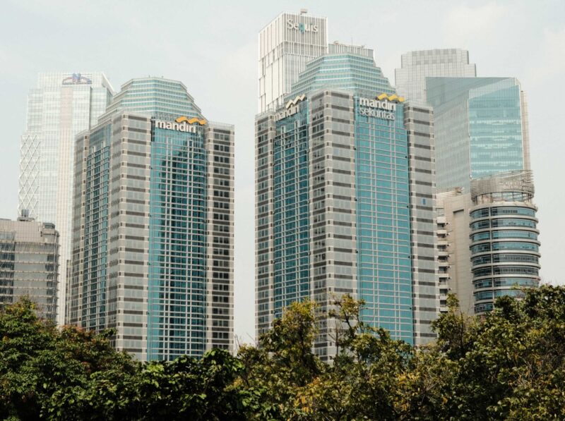 gedung Bank Mandiri (sumber : laman Bank Mandiri)